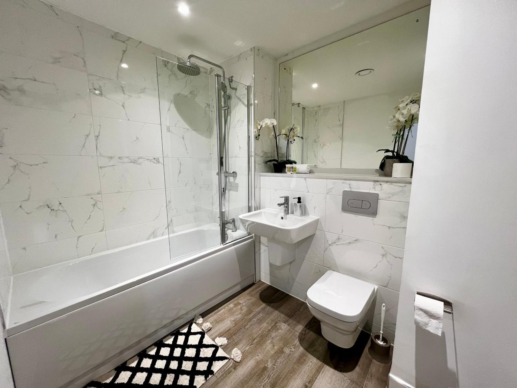 Premium Deals L Last-Minute Stay L 4 Min Walk To Birmingham Central Library L 18Th Floor 2 Bed 2 Bath City Centre Penthouse With Gym & Netflix By Jvt Short Lets Exterior photo